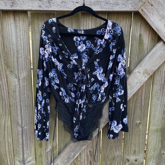 Free People Intimately Forties Feels Floral Print Bell Sleeve Lace Bodysuit - Picture 5 of 10